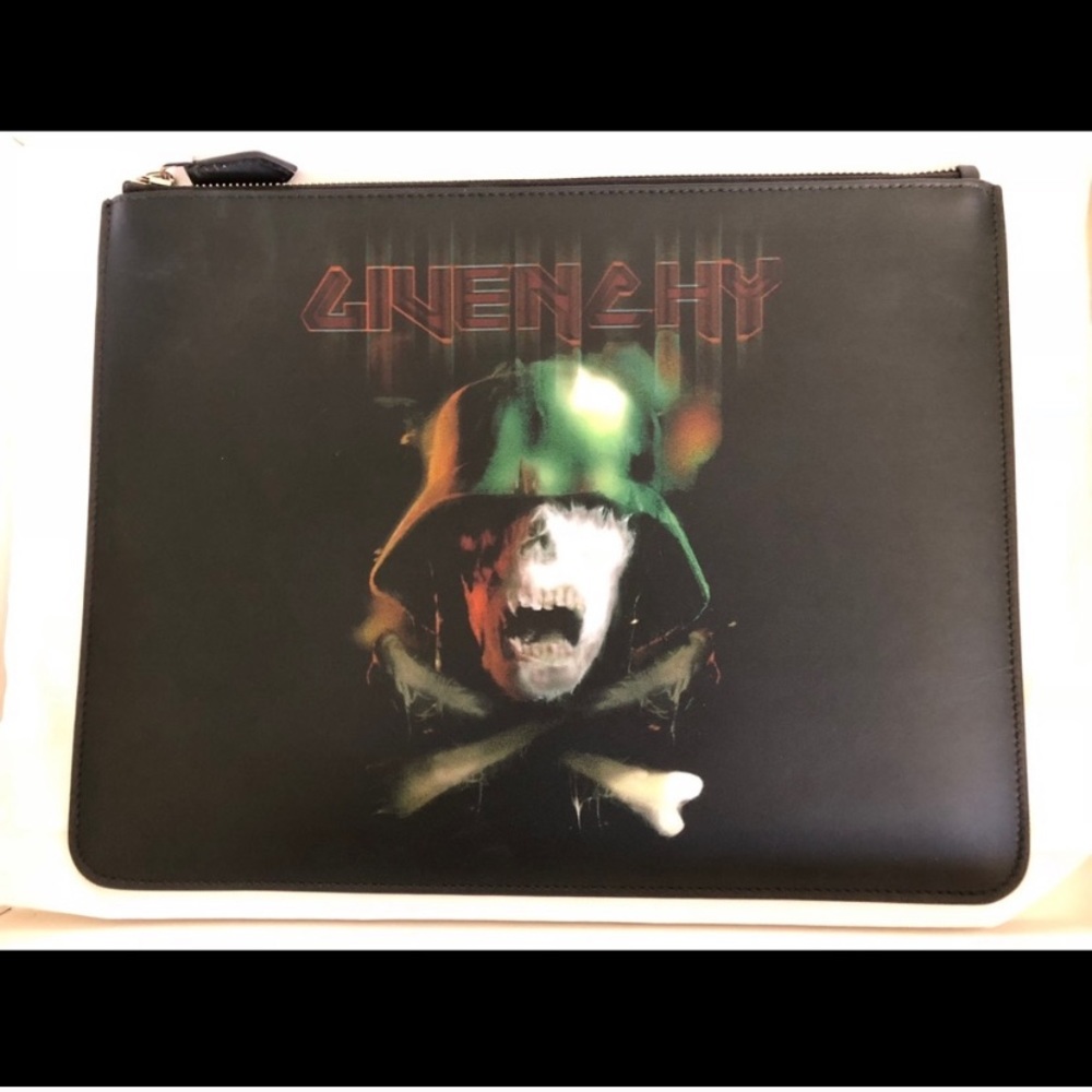 Givenchy Skull clutch/pouch ☠️